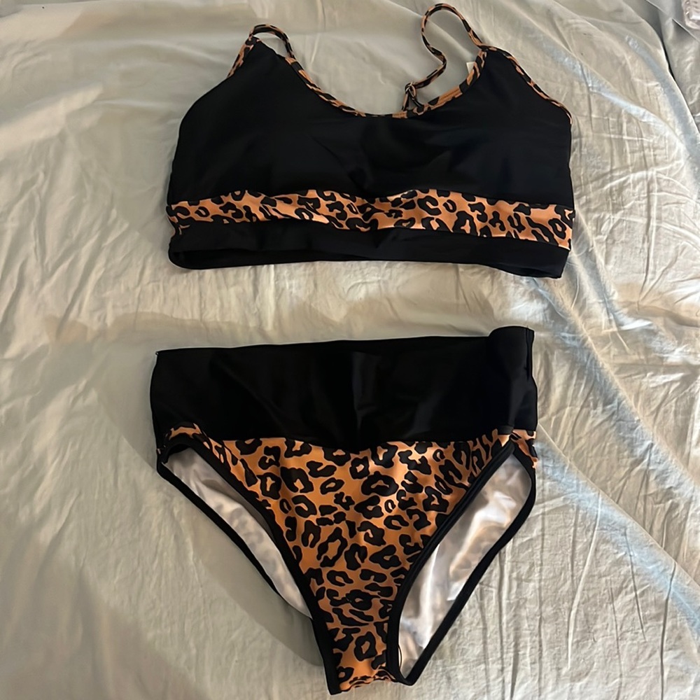 Black and leopard bikini